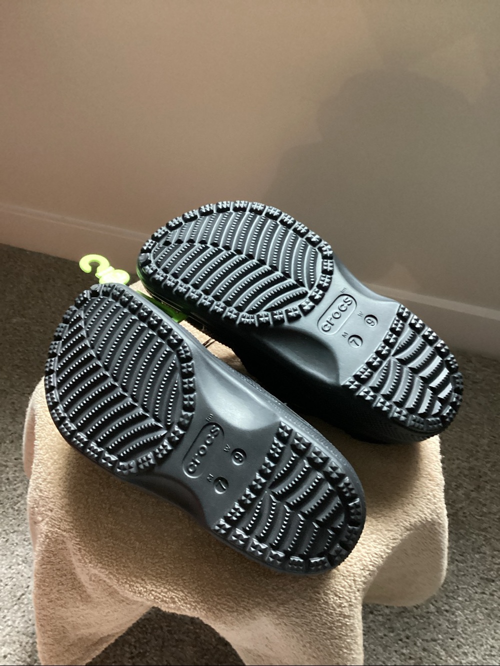 CROCS Classic Islander Shoes - Size 9 - Picture 5 of 6